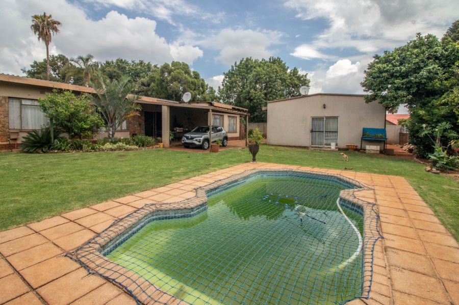 5 Bedroom Property for Sale in Norkem Park Gauteng