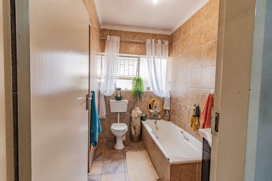 5 Bedroom Property for Sale in Norkem Park Gauteng