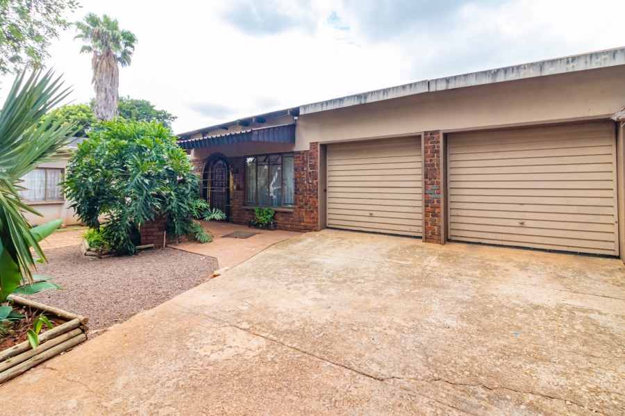 5 Bedroom Property for Sale in Norkem Park Gauteng