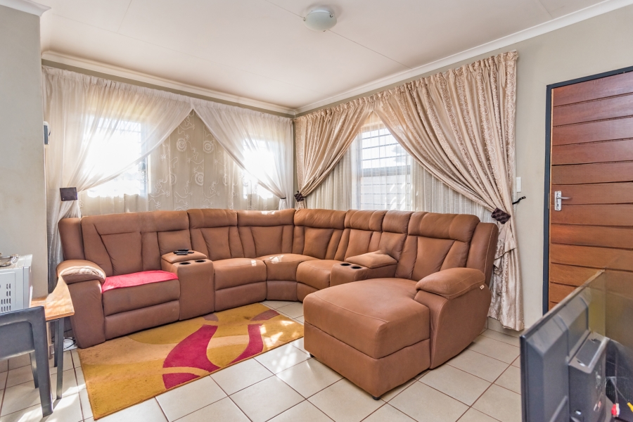 2 Bedroom Property for Sale in Protea Glen Gauteng
