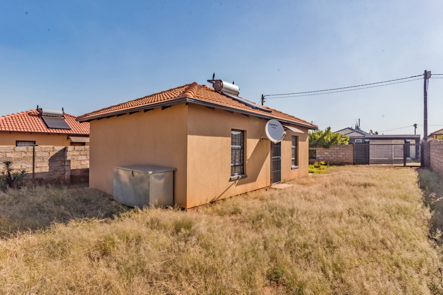 2 Bedroom Property for Sale in Protea Glen Gauteng