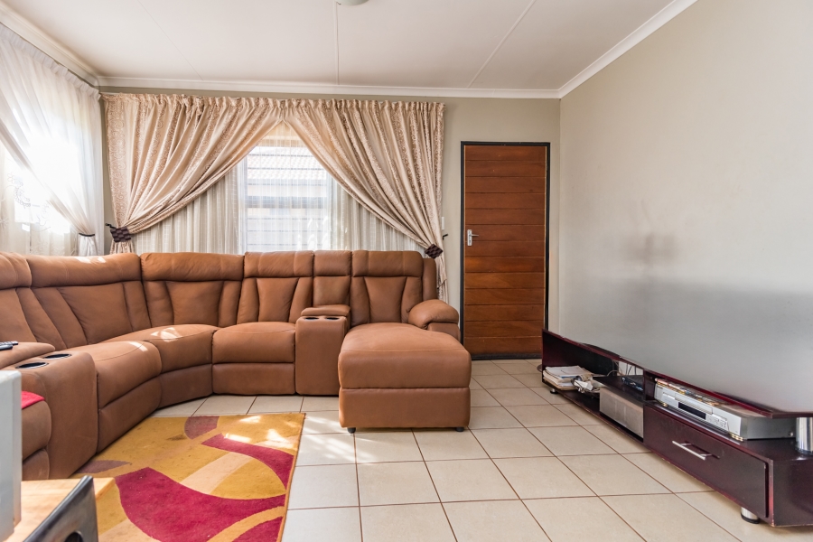 2 Bedroom Property for Sale in Protea Glen Gauteng