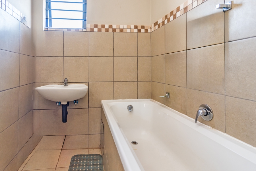 2 Bedroom Property for Sale in Protea Glen Gauteng