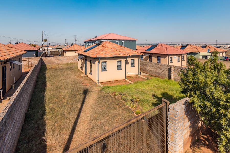 2 Bedroom Property for Sale in Protea Glen Gauteng
