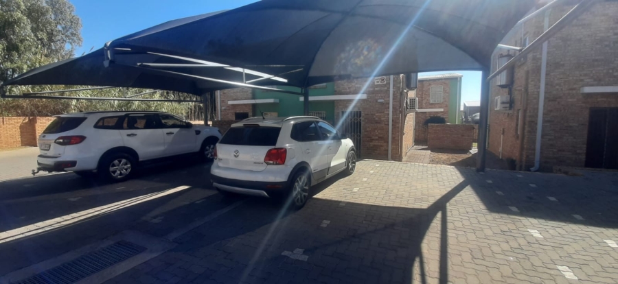 2 Bedroom Property for Sale in Theresa Park Gauteng
