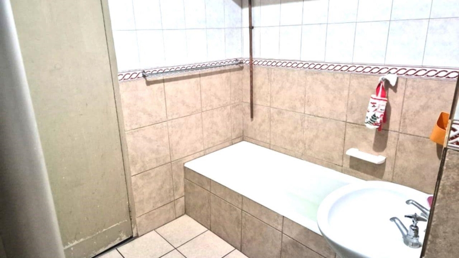 2 Bedroom Property for Sale in Windsor East Gauteng