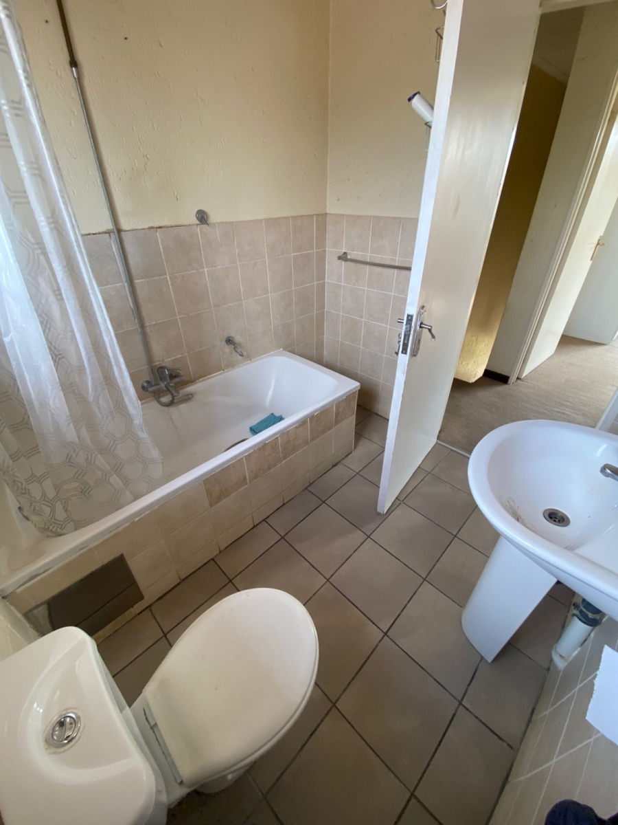 2 Bedroom Property for Sale in Greenstone Hill Gauteng