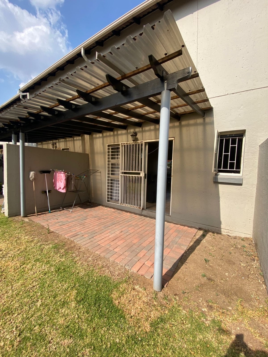 2 Bedroom Property for Sale in Greenstone Hill Gauteng