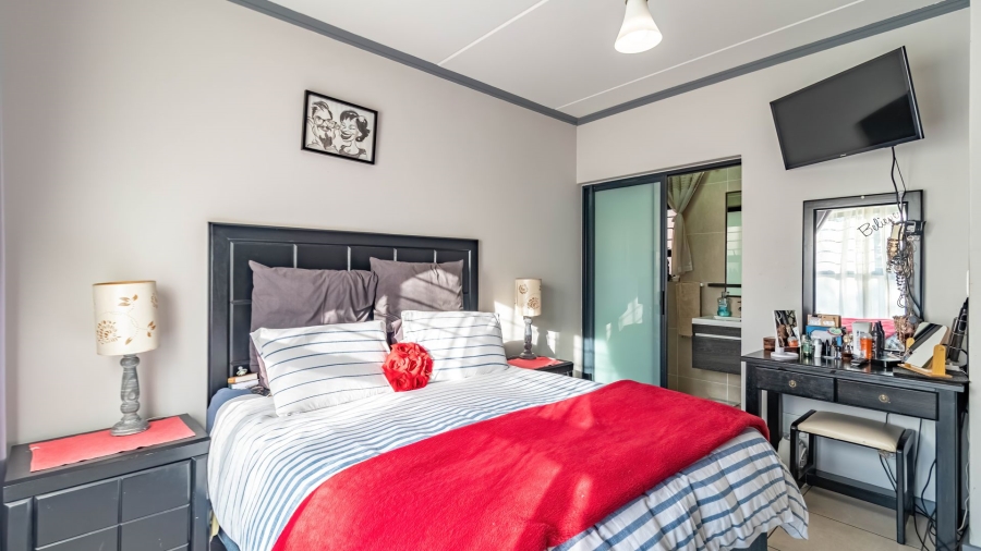 3 Bedroom Property for Sale in Greenstone Crest Gauteng