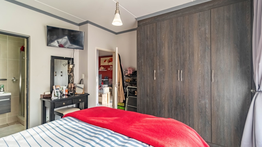 3 Bedroom Property for Sale in Greenstone Crest Gauteng