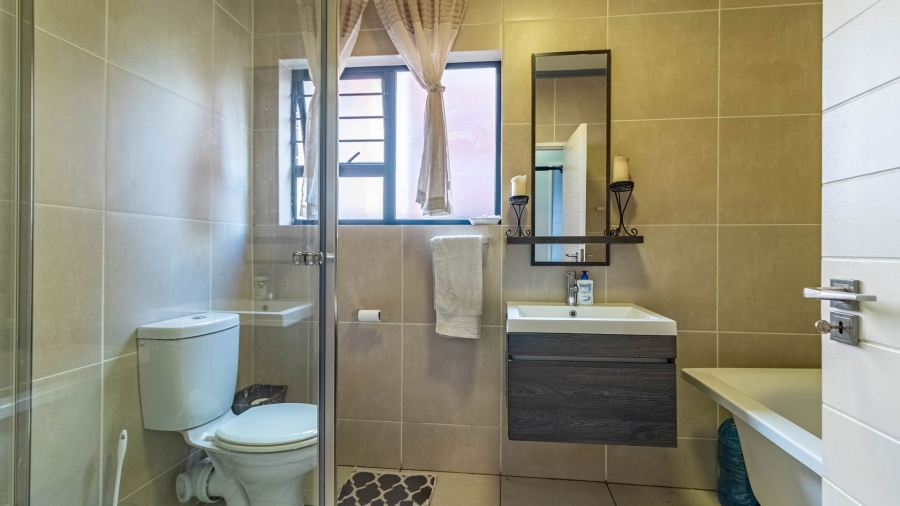 3 Bedroom Property for Sale in Greenstone Crest Gauteng