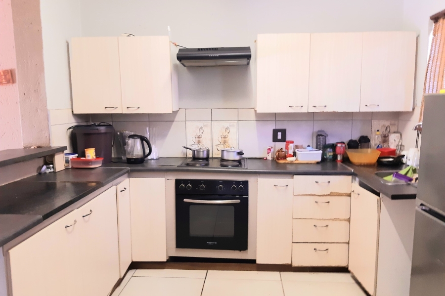 2 Bedroom Property for Sale in Windsor East Gauteng