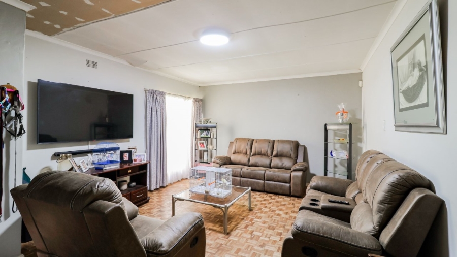 To Let 4 Bedroom Property for Rent in Sophiatown Gauteng