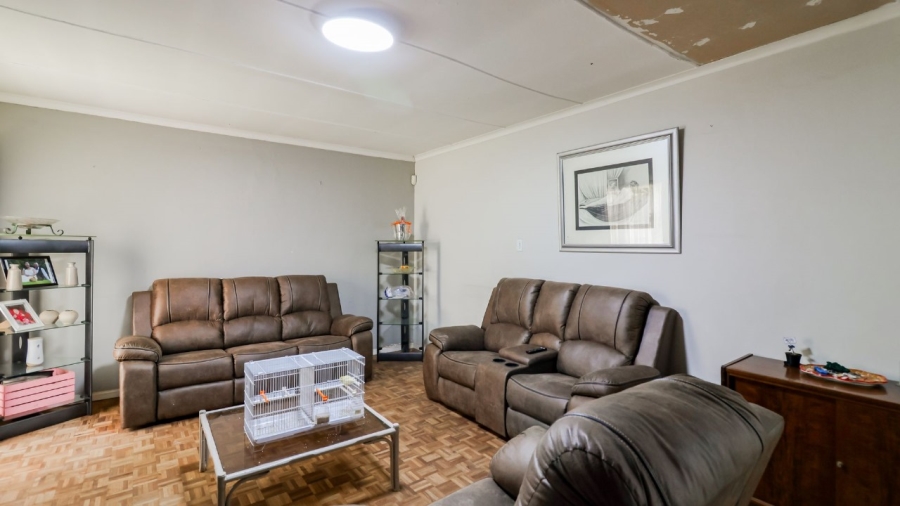 To Let 4 Bedroom Property for Rent in Sophiatown Gauteng