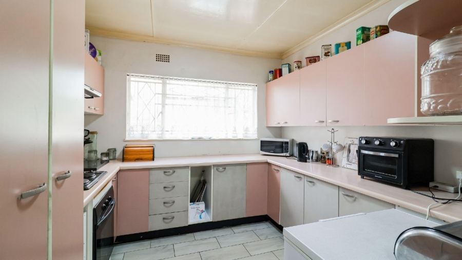To Let 4 Bedroom Property for Rent in Sophiatown Gauteng