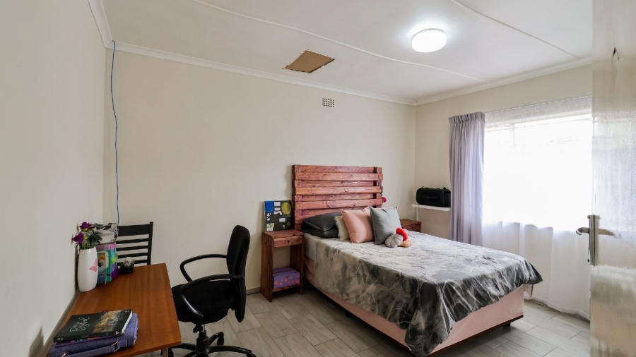 To Let 4 Bedroom Property for Rent in Sophiatown Gauteng