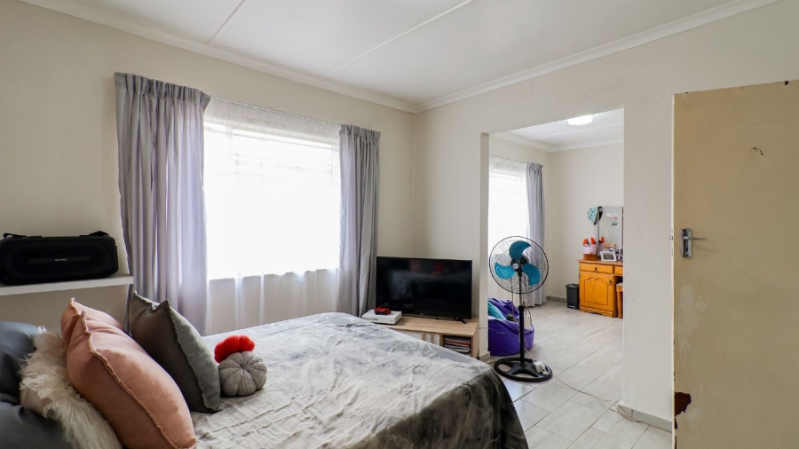 To Let 4 Bedroom Property for Rent in Sophiatown Gauteng