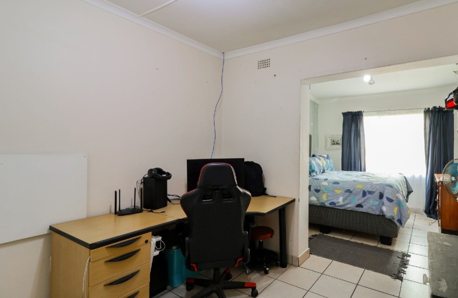 To Let 4 Bedroom Property for Rent in Sophiatown Gauteng