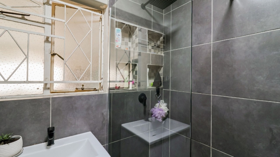 To Let 4 Bedroom Property for Rent in Sophiatown Gauteng