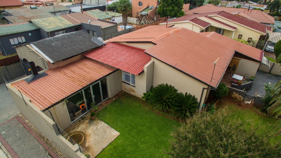 To Let 4 Bedroom Property for Rent in Sophiatown Gauteng
