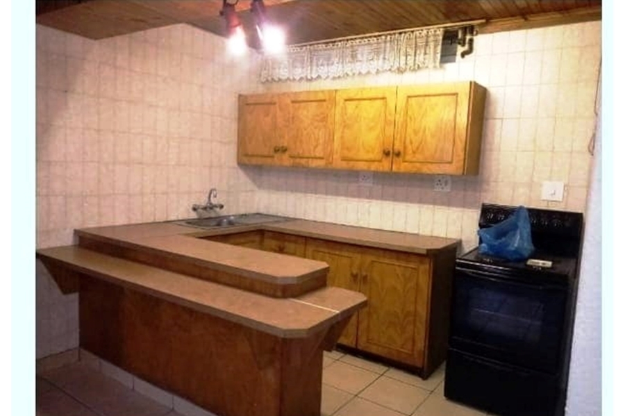 To Let 1 Bedroom Property for Rent in Mondeor Gauteng