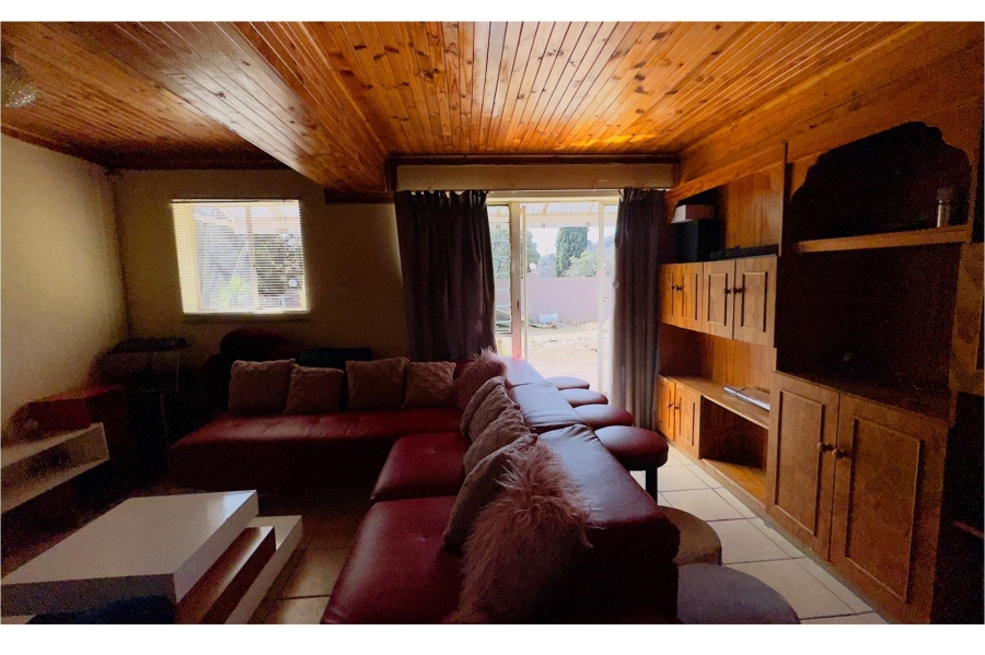 To Let 1 Bedroom Property for Rent in Mondeor Gauteng