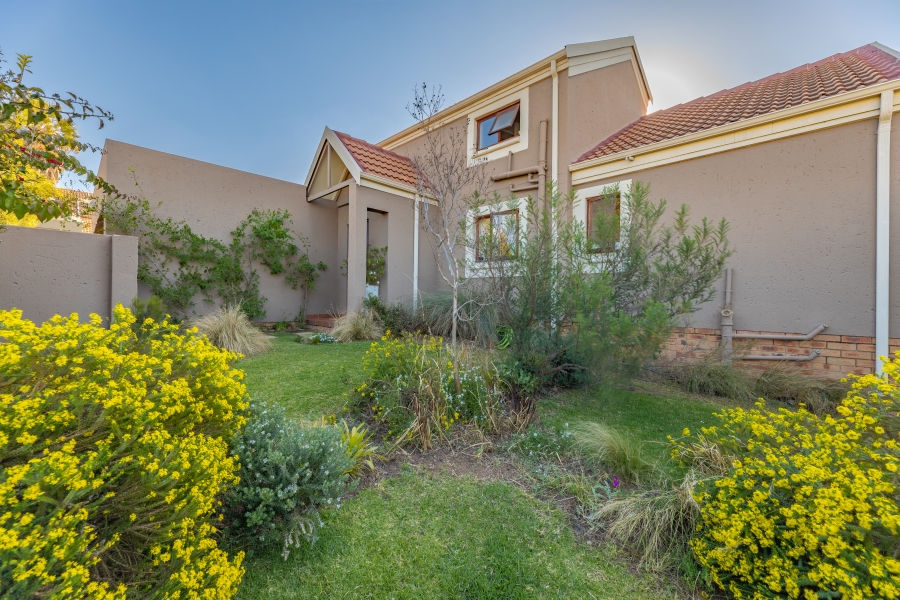 3 Bedroom Property for Sale in Broadacres Gauteng