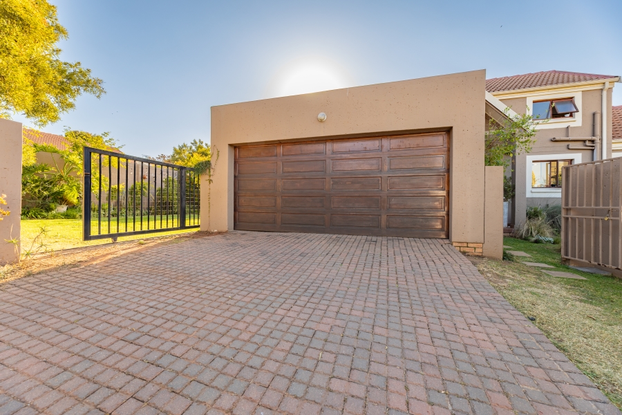 3 Bedroom Property for Sale in Broadacres Gauteng