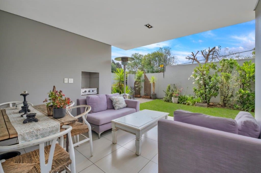 2 Bedroom Property for Sale in Dunkeld Gauteng