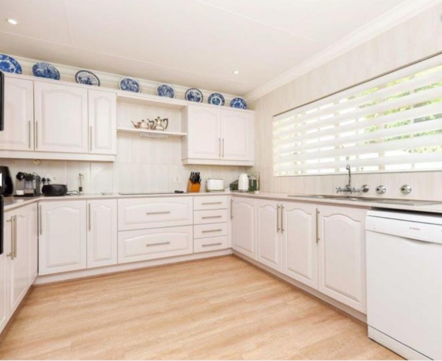 2 Bedroom Property for Sale in Magaliessig Gauteng