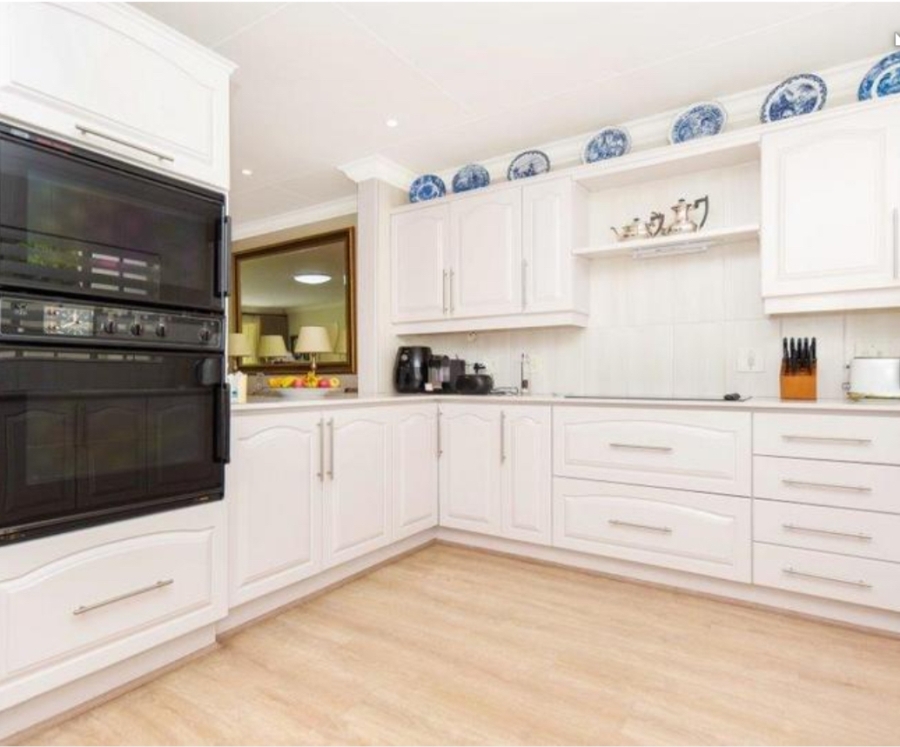 2 Bedroom Property for Sale in Magaliessig Gauteng