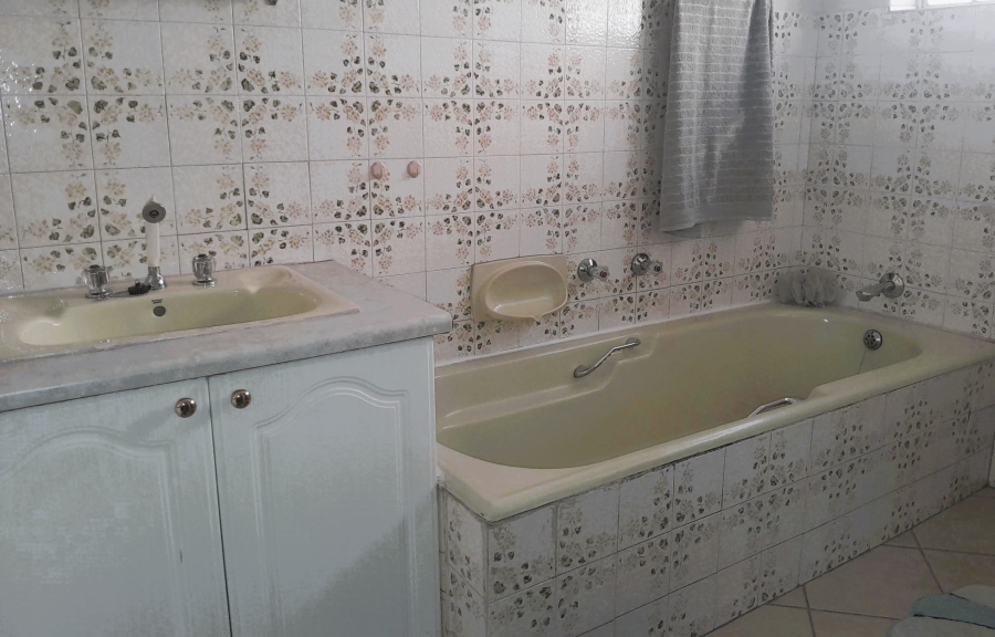 11 Bedroom Property for Sale in President Park Gauteng
