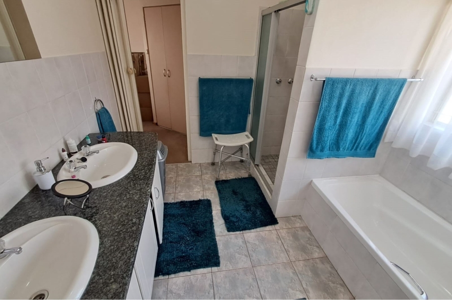 4 Bedroom Property for Sale in The Reeds Gauteng