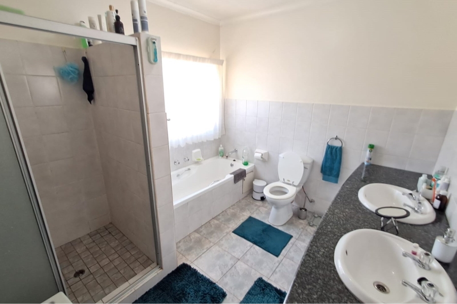 4 Bedroom Property for Sale in The Reeds Gauteng