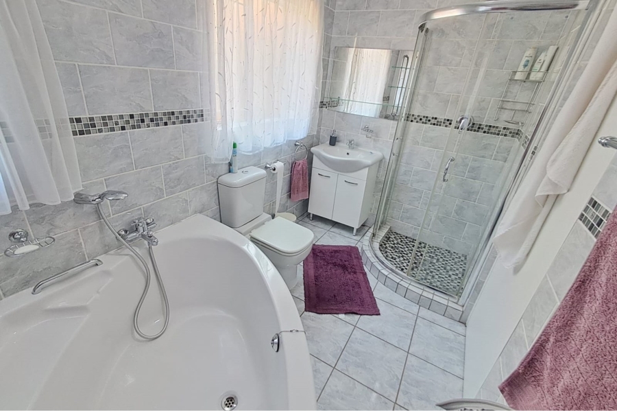4 Bedroom Property for Sale in The Reeds Gauteng
