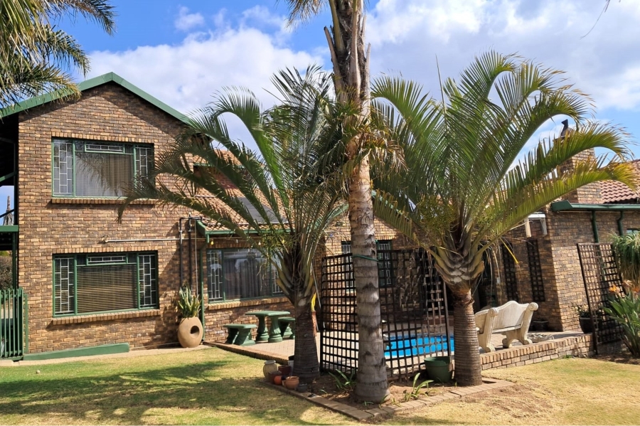 4 Bedroom Property for Sale in The Reeds Gauteng