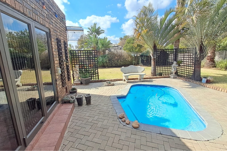 4 Bedroom Property for Sale in The Reeds Gauteng