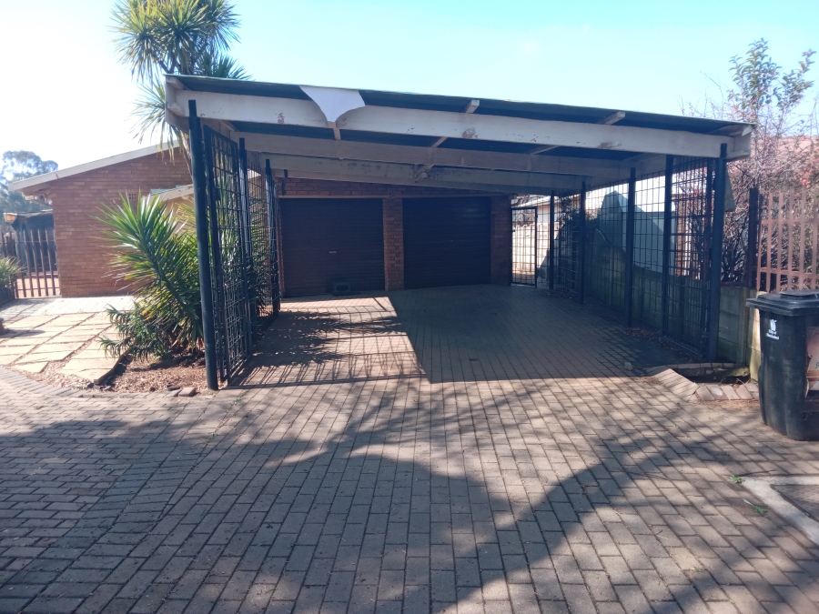 3 Bedroom Property for Sale in Strubenvale Gauteng