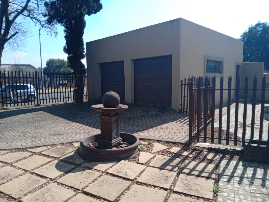 3 Bedroom Property for Sale in Strubenvale Gauteng
