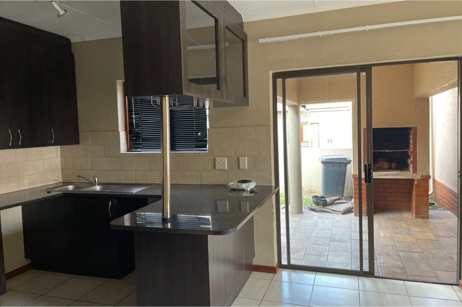 3 Bedroom Property for Sale in Noordwyk Gauteng