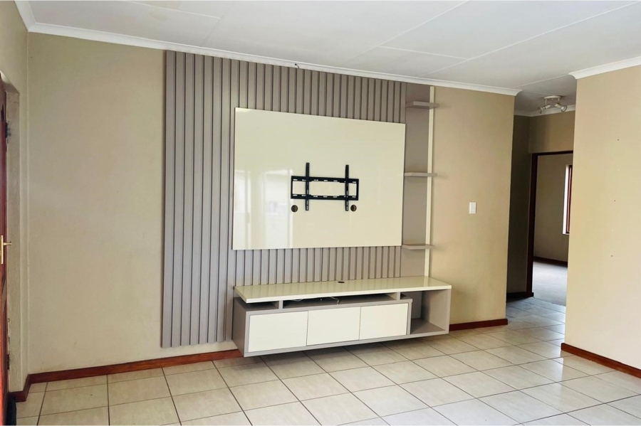 3 Bedroom Property for Sale in Noordwyk Gauteng
