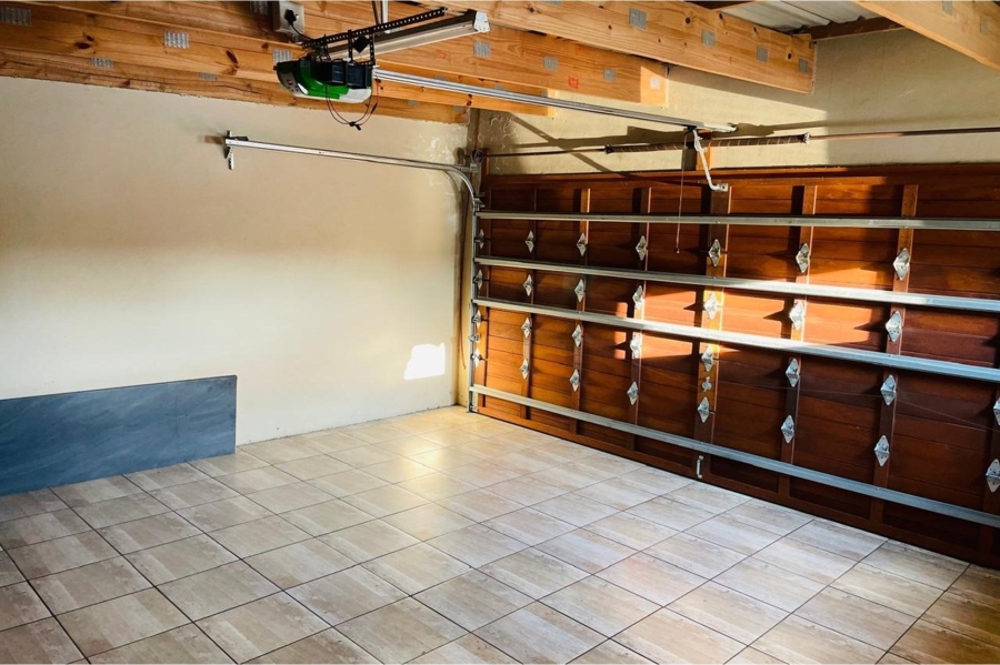 3 Bedroom Property for Sale in Noordwyk Gauteng