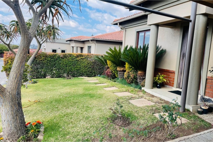 4 Bedroom Property for Sale in Noordwyk Gauteng