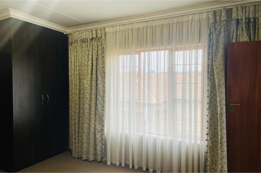 4 Bedroom Property for Sale in Noordwyk Gauteng