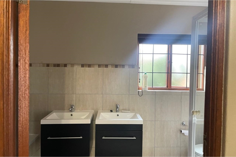 4 Bedroom Property for Sale in Noordwyk Gauteng