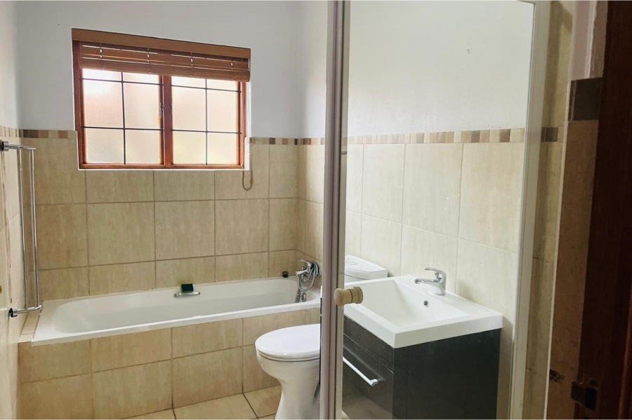 4 Bedroom Property for Sale in Noordwyk Gauteng