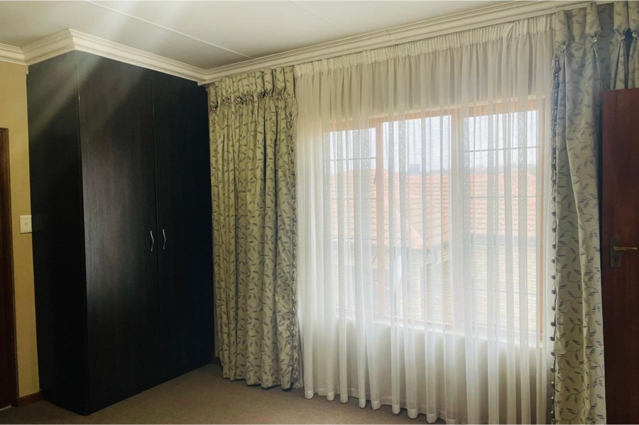 4 Bedroom Property for Sale in Noordwyk Gauteng