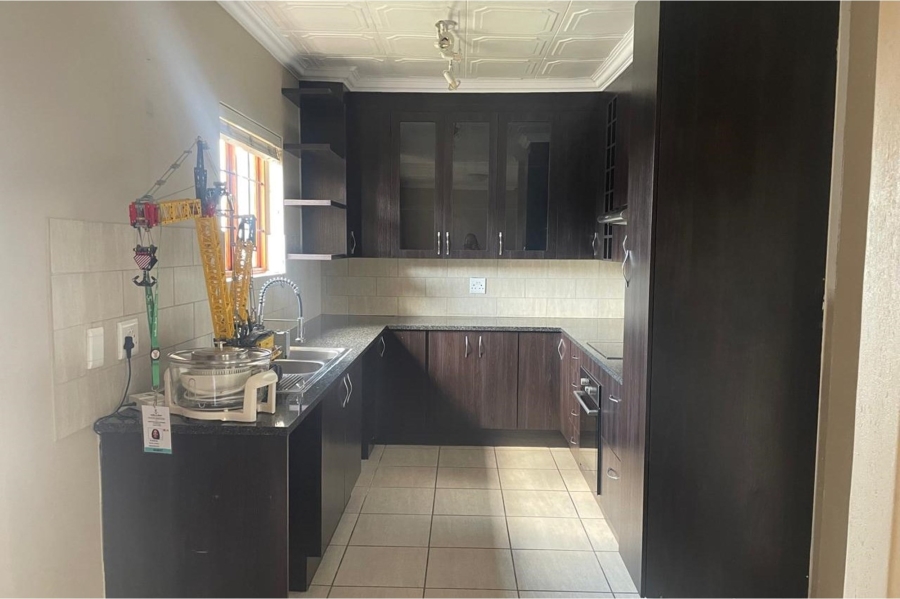 4 Bedroom Property for Sale in Noordwyk Gauteng