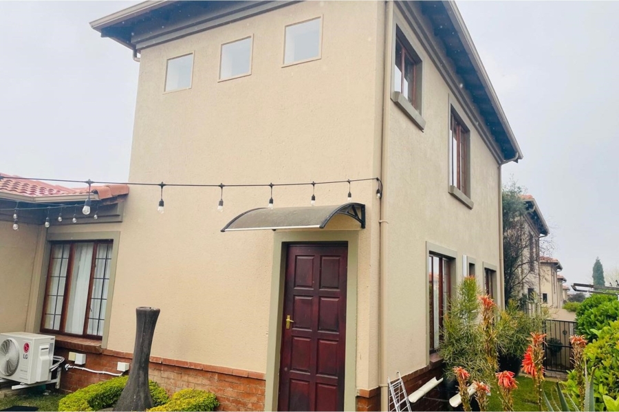 4 Bedroom Property for Sale in Noordwyk Gauteng