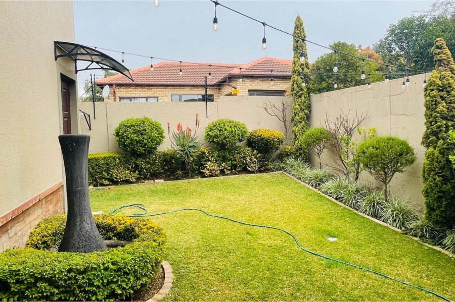 4 Bedroom Property for Sale in Noordwyk Gauteng